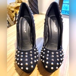 Spikey Holiday Shoedazzle Heel 7